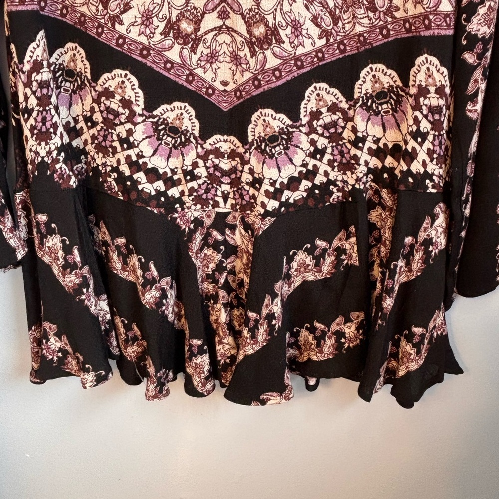 Free People Black Floral Chevron Long Sleeve Dress Sz XS. PTP 19”. Rise 32” - Picture 2 of 7